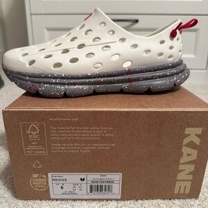 KANE Revive Unisex Recovery Shoes in White and Gray Size M6W8 NWT